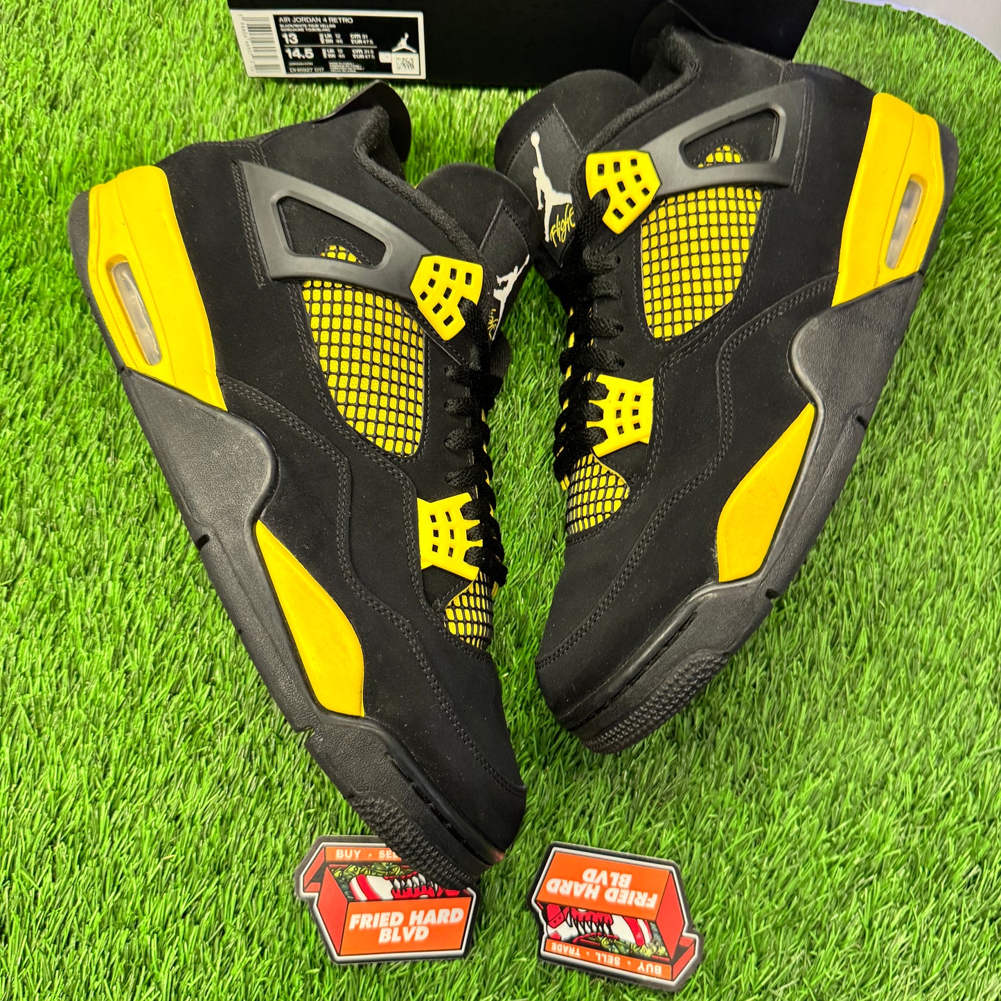 Jordan 4 Retro Thunder (2023) SIZE 13M/14.5W