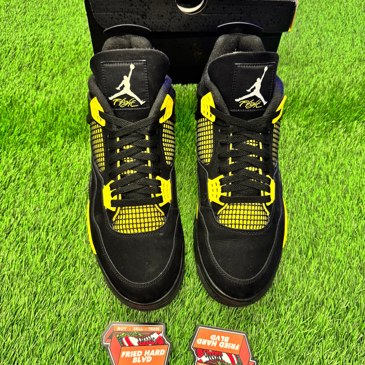 Jordan 4 Retro Thunder (2023) SIZE 13M/14.5W