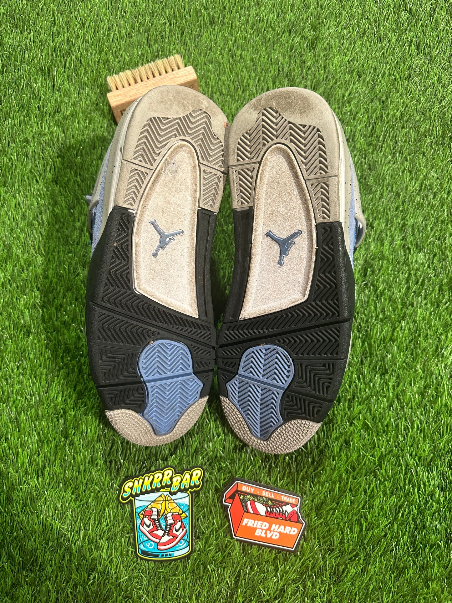 Jordan 4 Retro University Blue