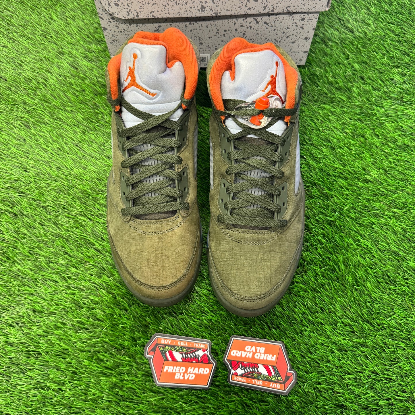 Jordan 5 Retro Olive (2024) SIZE 9M/10.5W