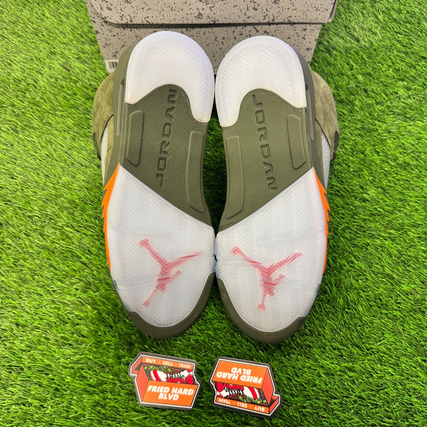 Jordan 5 Retro Olive (2024) SIZE 9M/10.5W