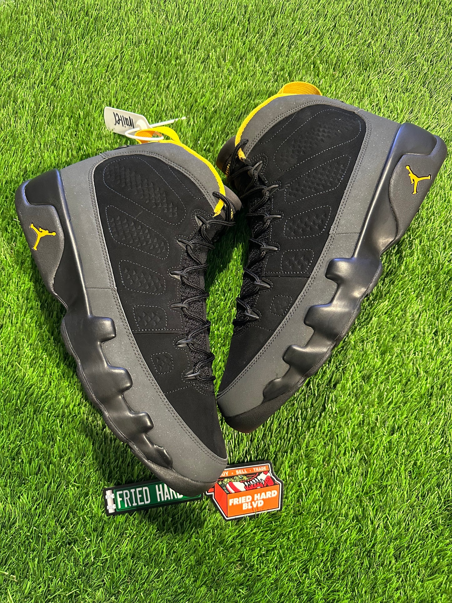 Jordan 9 Retro Dark Charcoal University Gold