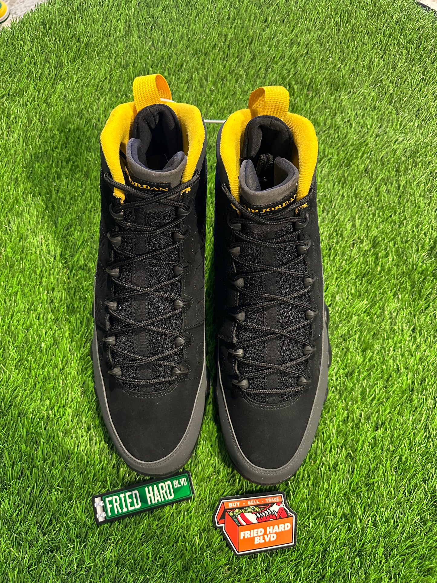 Jordan 9 Retro Dark Charcoal University Gold