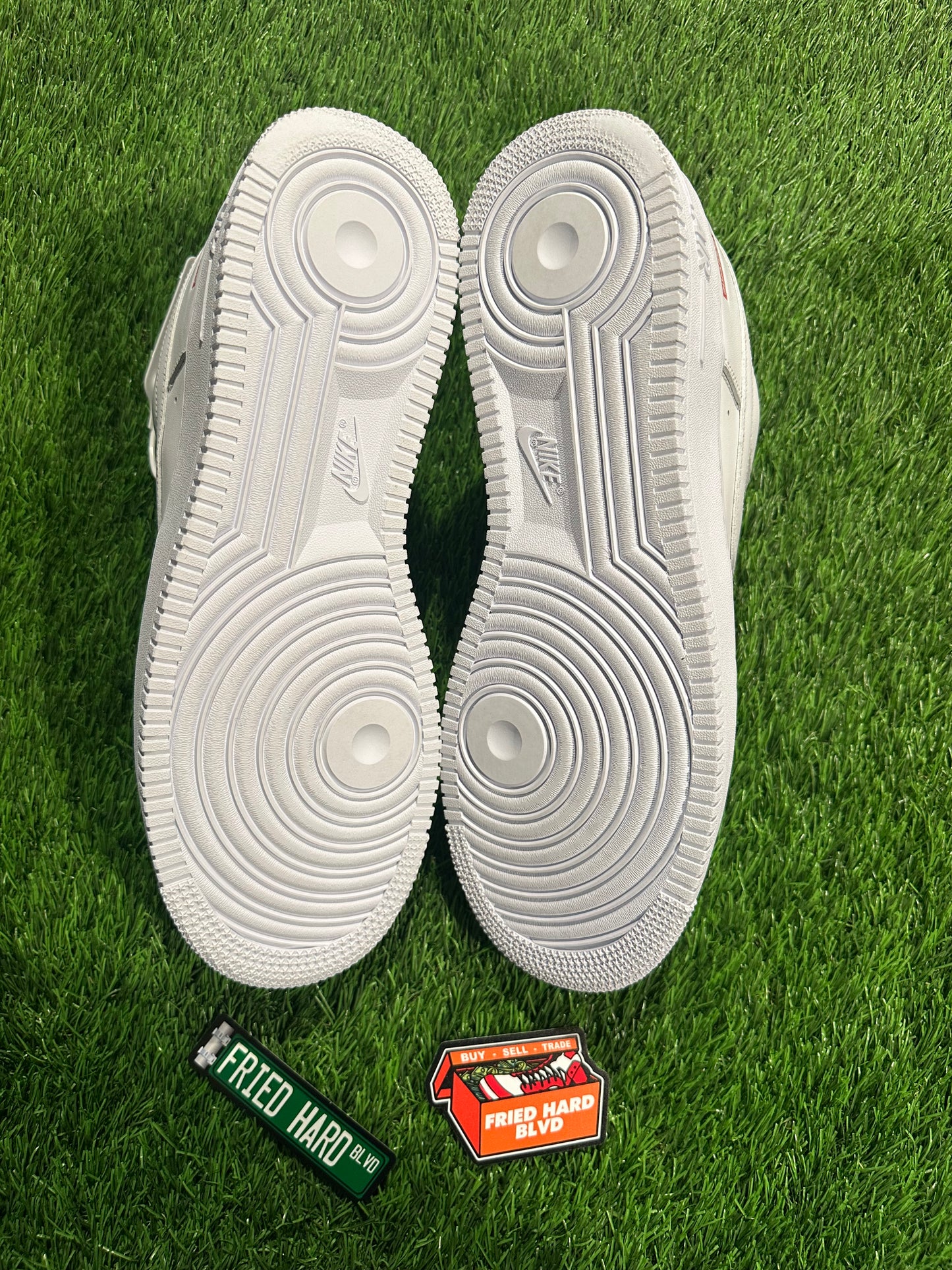 Nike Air Force 1 Low Supreme White