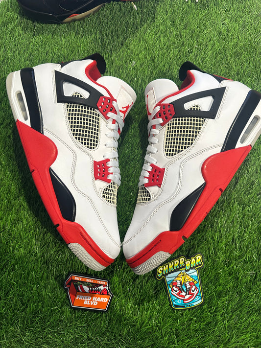 Jordan 4 Retro Fire Red (2020) SIZE 13M/14.5W