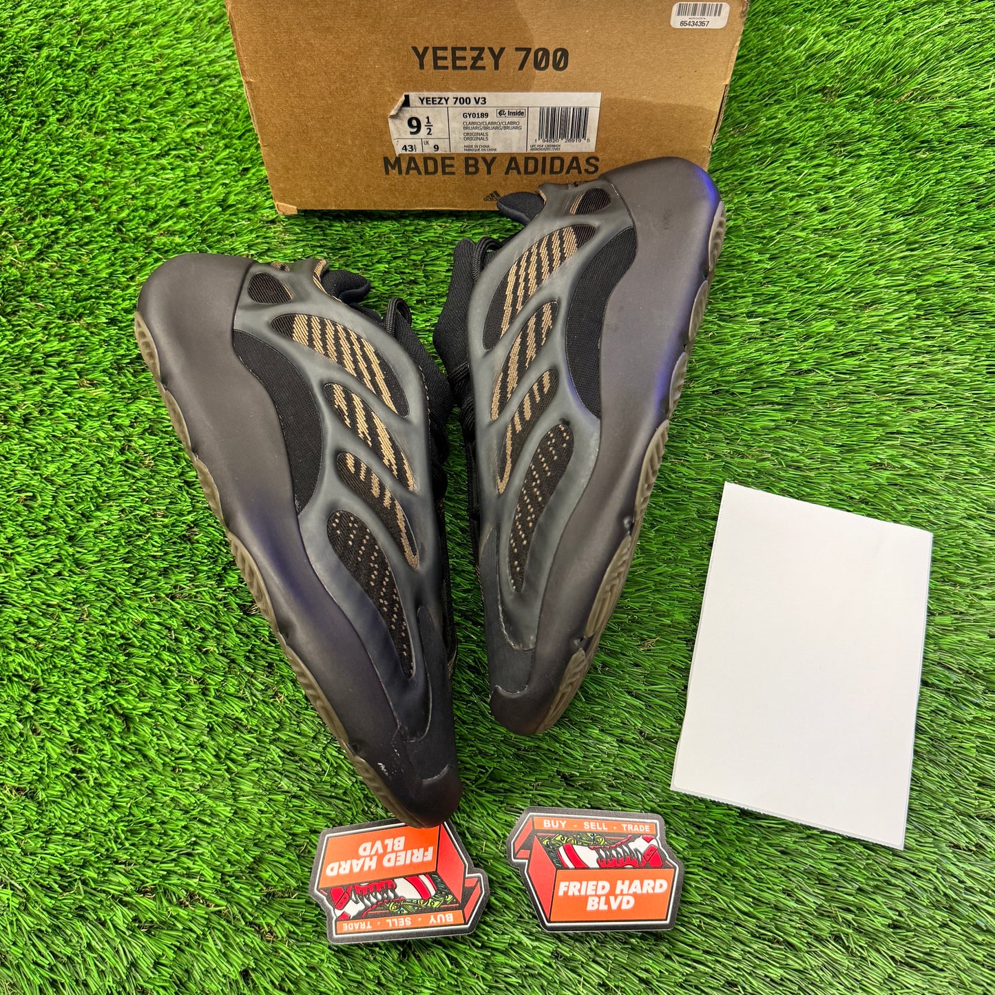 adidas Yeezy 700 V3 Clay Brown SIZE 9.5M/11W
