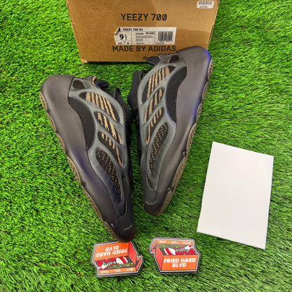 adidas Yeezy 700 V3 Clay Brown SIZE 9.5M/11W