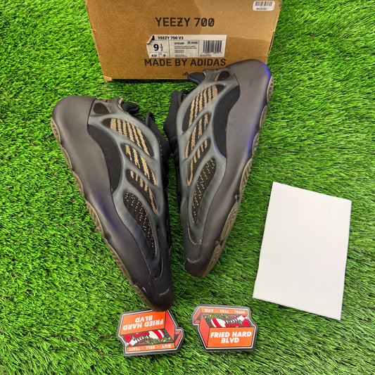 adidas Yeezy 700 V3 Clay Brown SIZE 9.5M/11W