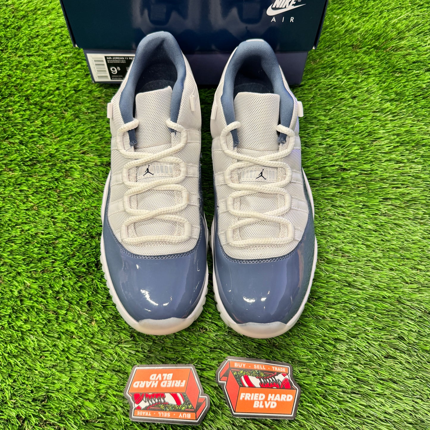 Jordan 11 Retro Low Diffused Blue SIZE 9.5M/11W