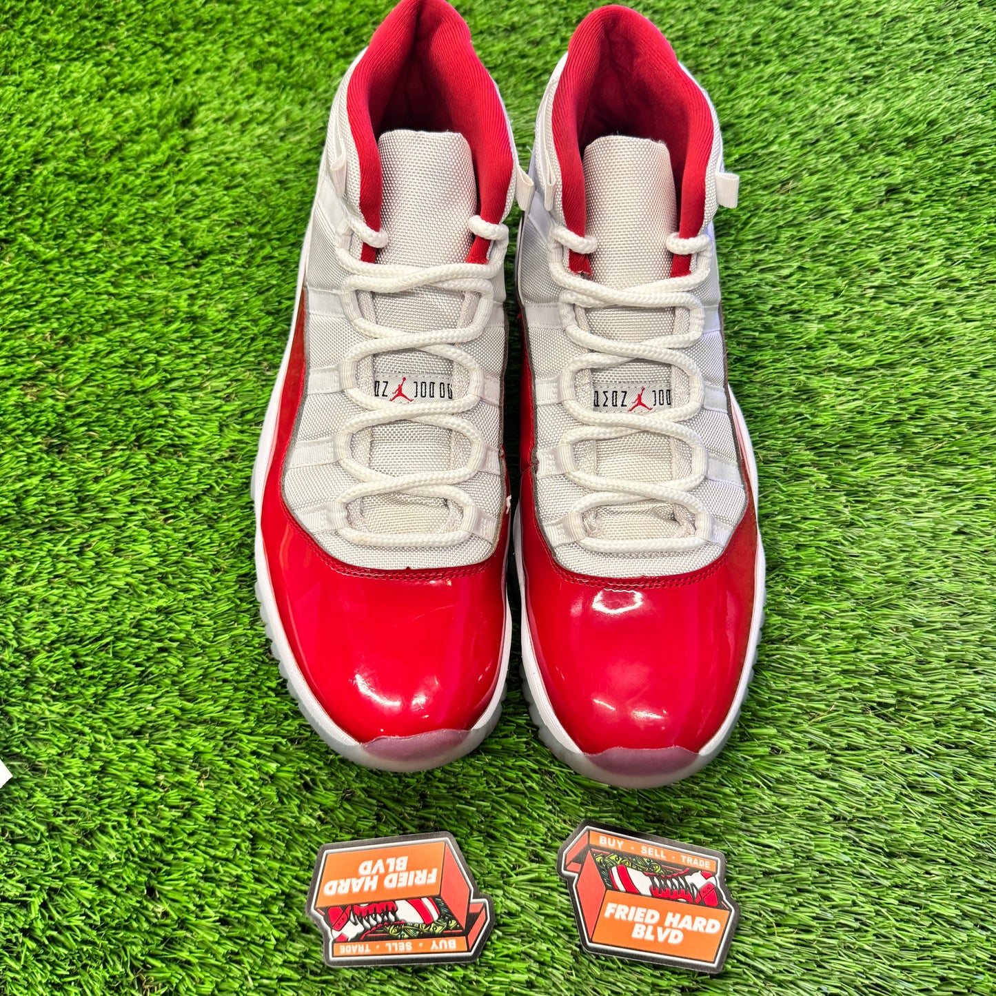 Jordan 11 Retro Cherry (2022) SIZE 13M/14.5W