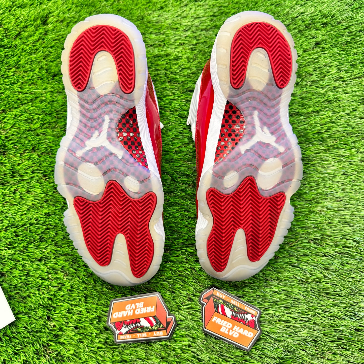 Jordan 11 Retro Cherry (2022) SIZE 9M/10.5W