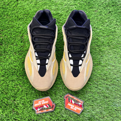adidas Yeezy 700 V3 Safflower SIZE 9.5M/11W