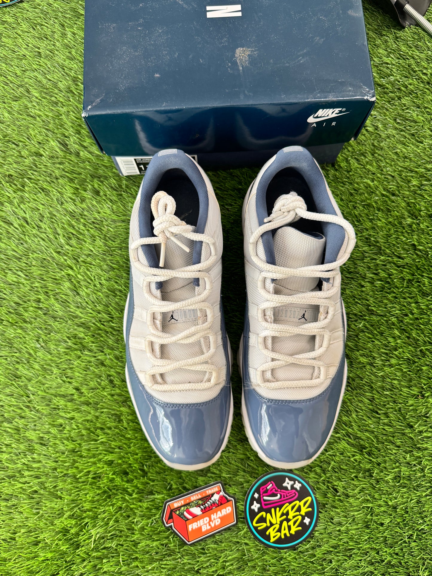 Jordan 11 Retro Low Diffused Blue