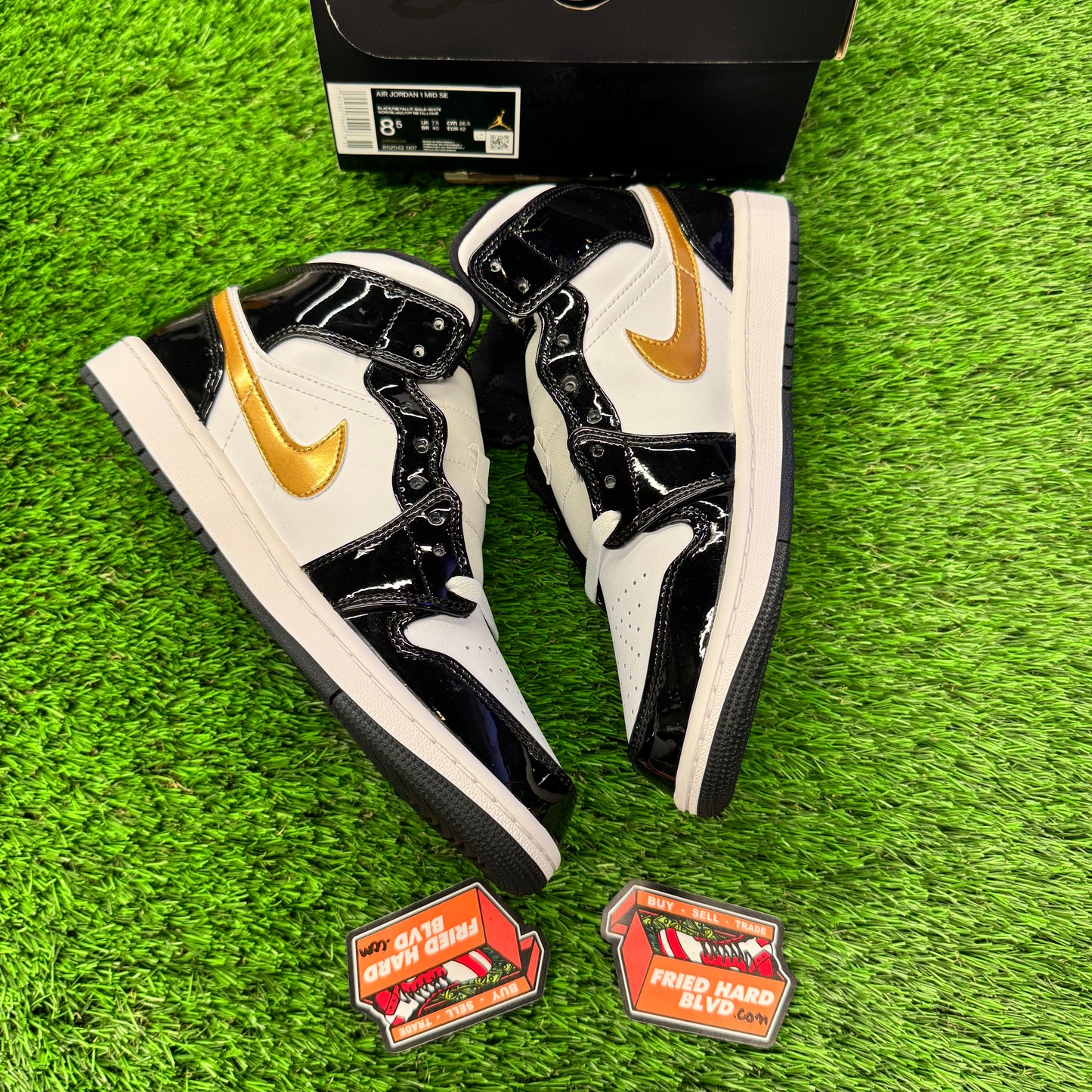 Jordan 1 Mid Patent Black White Gold 8.5M/10W