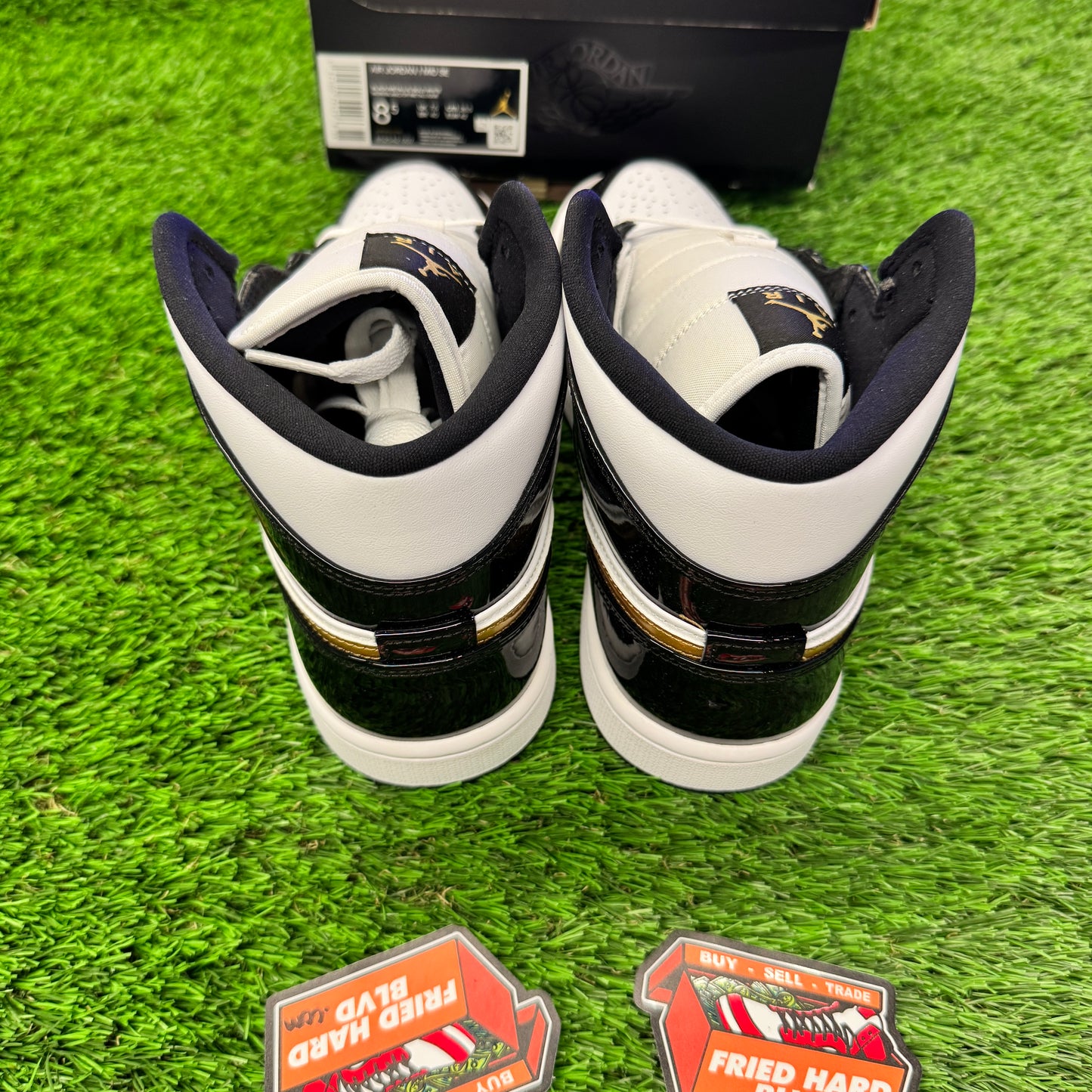 Jordan 1 Mid Patent Black White Gold 8.5M/10W