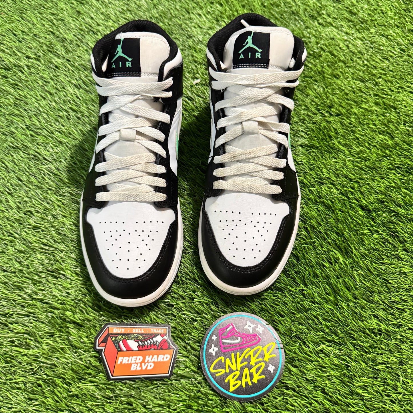 Jordan 1 Mid Green Glow SIZE 8M/9.5W
