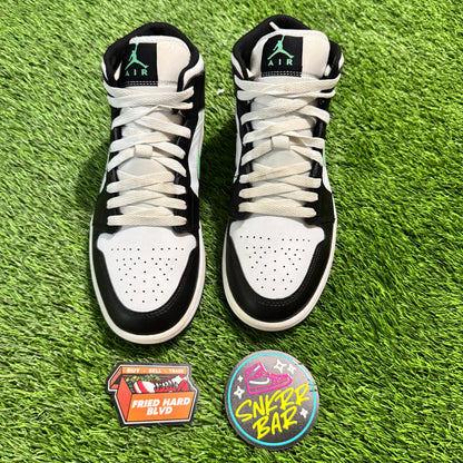 Jordan 1 Mid Green Glow SIZE 8M/9.5W