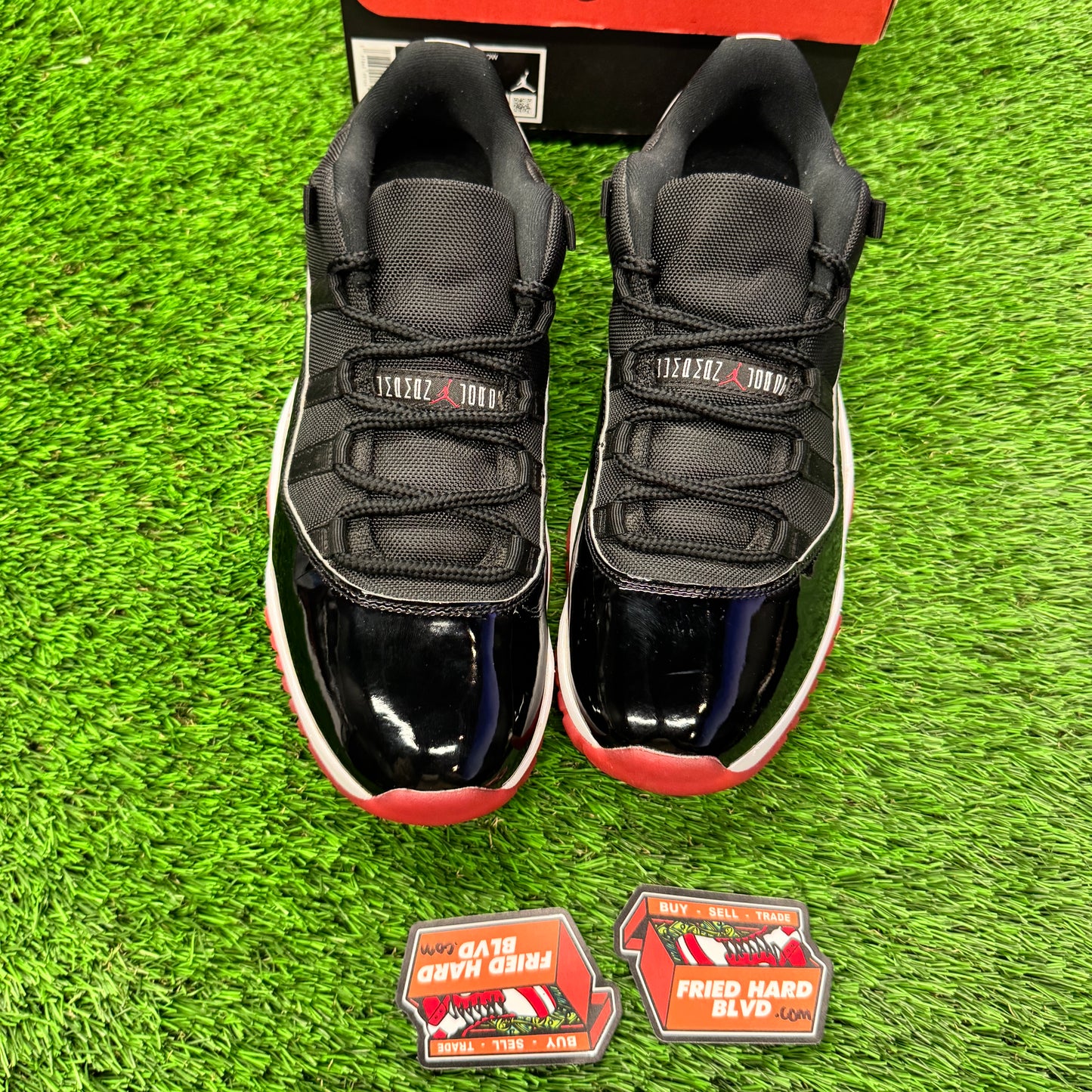 Jordan 11 Retro Low Bred (2025) SIZE 10.5M/12W