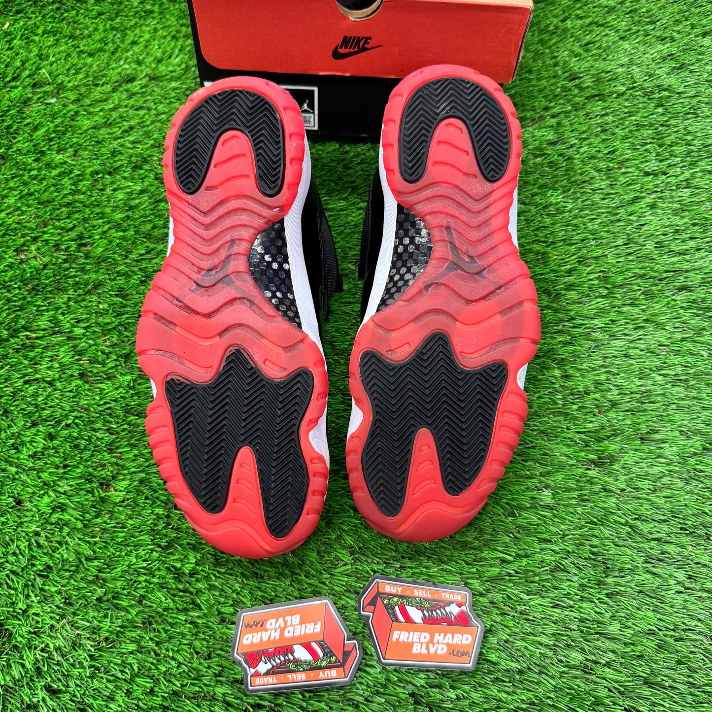 Jordan 11 Retro Low Bred (2025) SIZE 10.5M/12W