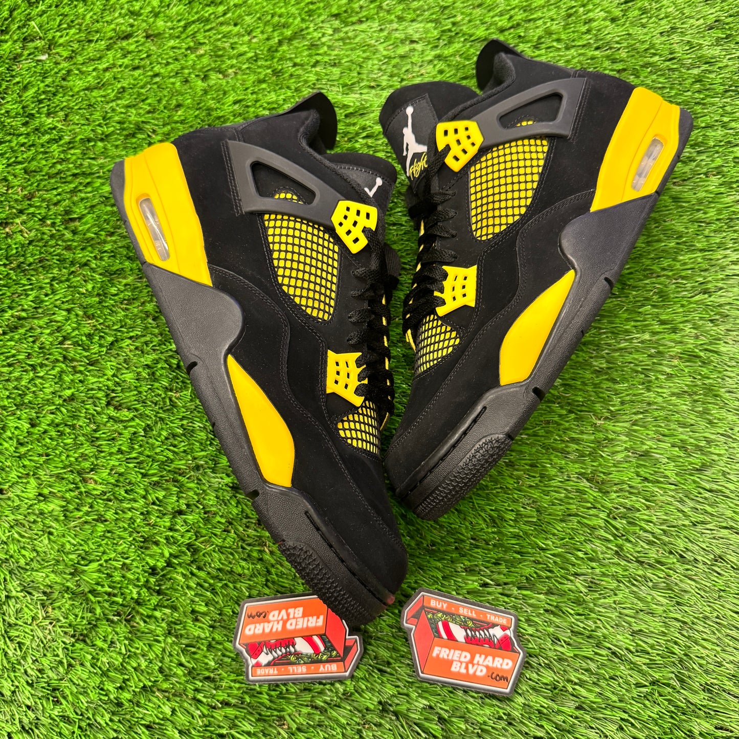Jordan 4 Retro Thunder (2023) SIZE 15M/16.5W