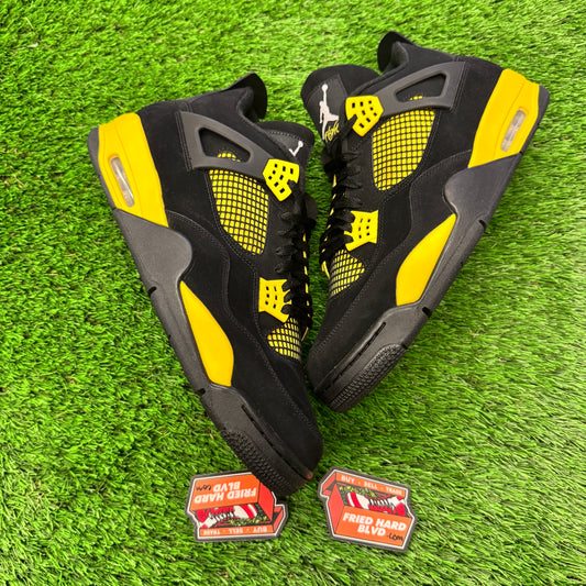 Jordan 4 Retro Thunder (2023) SIZE 15M/16.5W