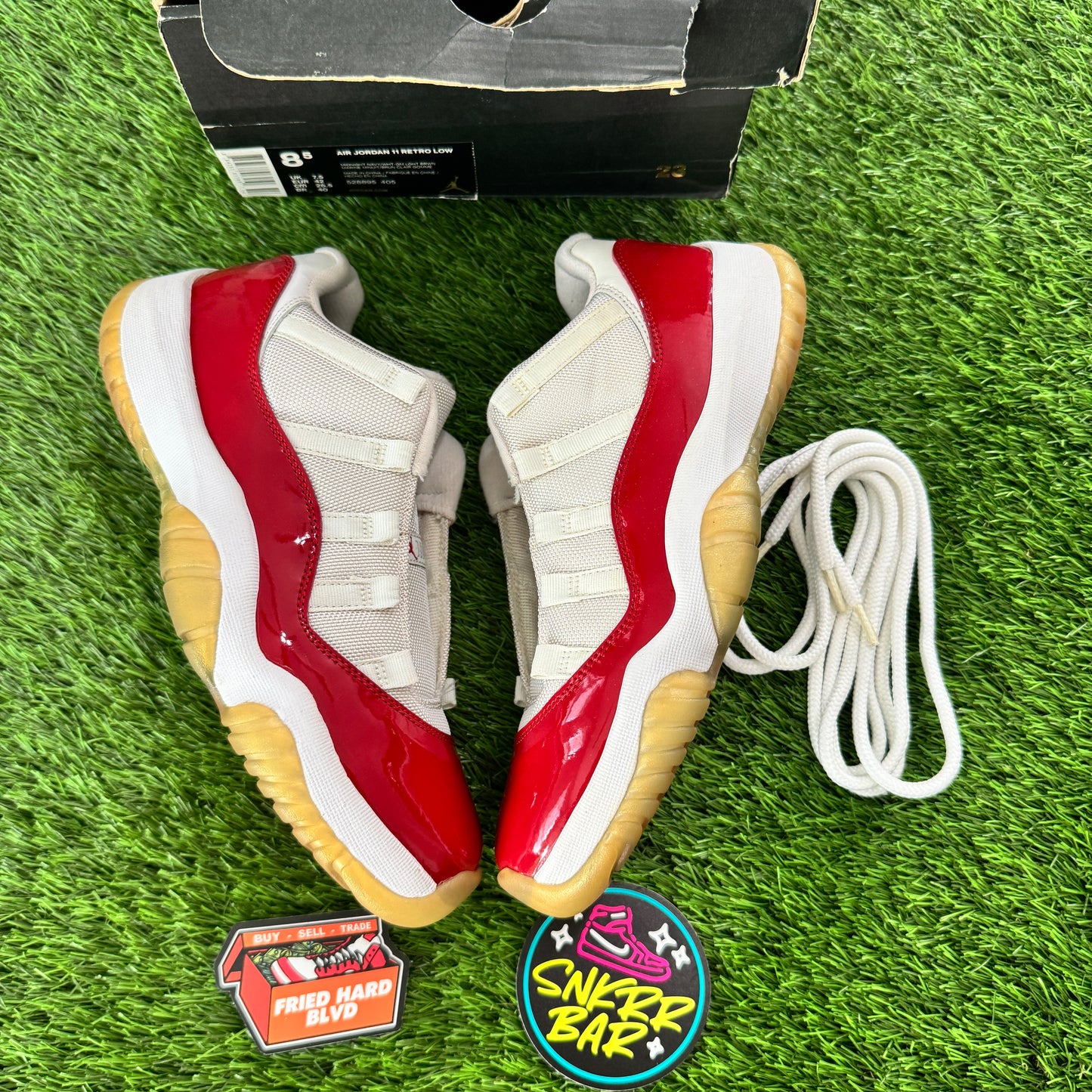 Jordan 11 Retro Low Cherry (2016) SIZE 8.5M/10W