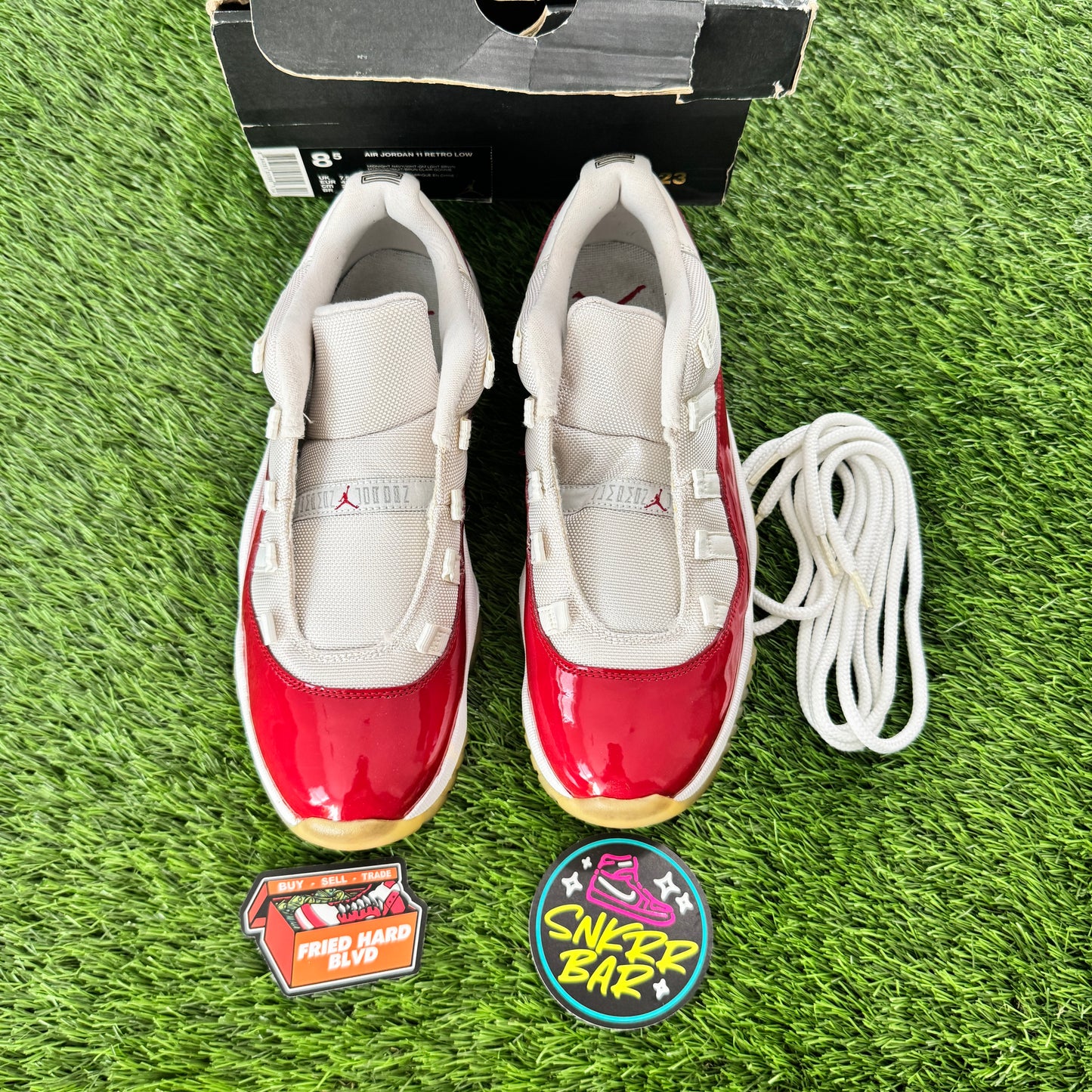 Jordan 11 Retro Low Cherry (2016) SIZE 8.5M/10W