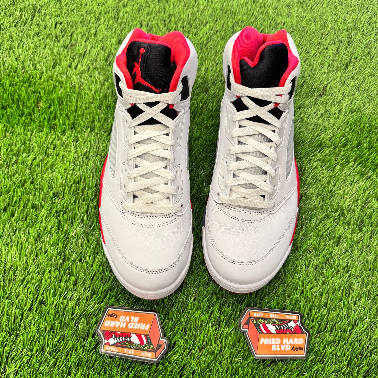 Jordan 5 Retro Fire Red Black Tongue (2025) SIZE 9M/10.5W