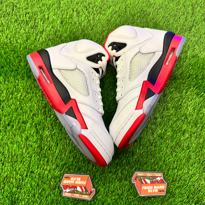 Jordan 5 Retro Fire Red Black Tongue (2025) SIZE 9M/10.5W