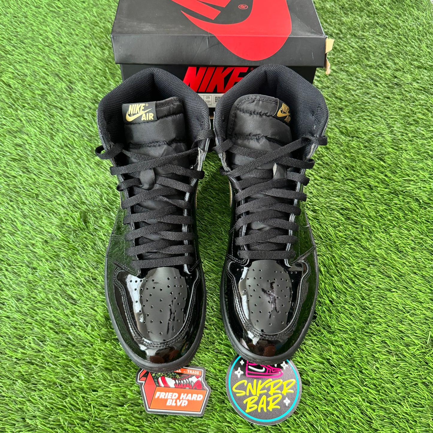 Jordan 1 Retro High OG Black Metallic Gold
