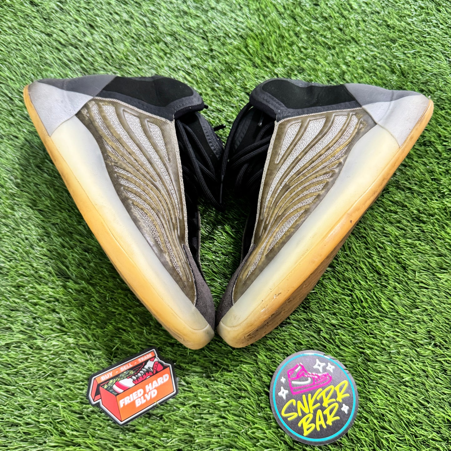 adidas Yeezy QNTM Barium SIZE 8M/9.5W