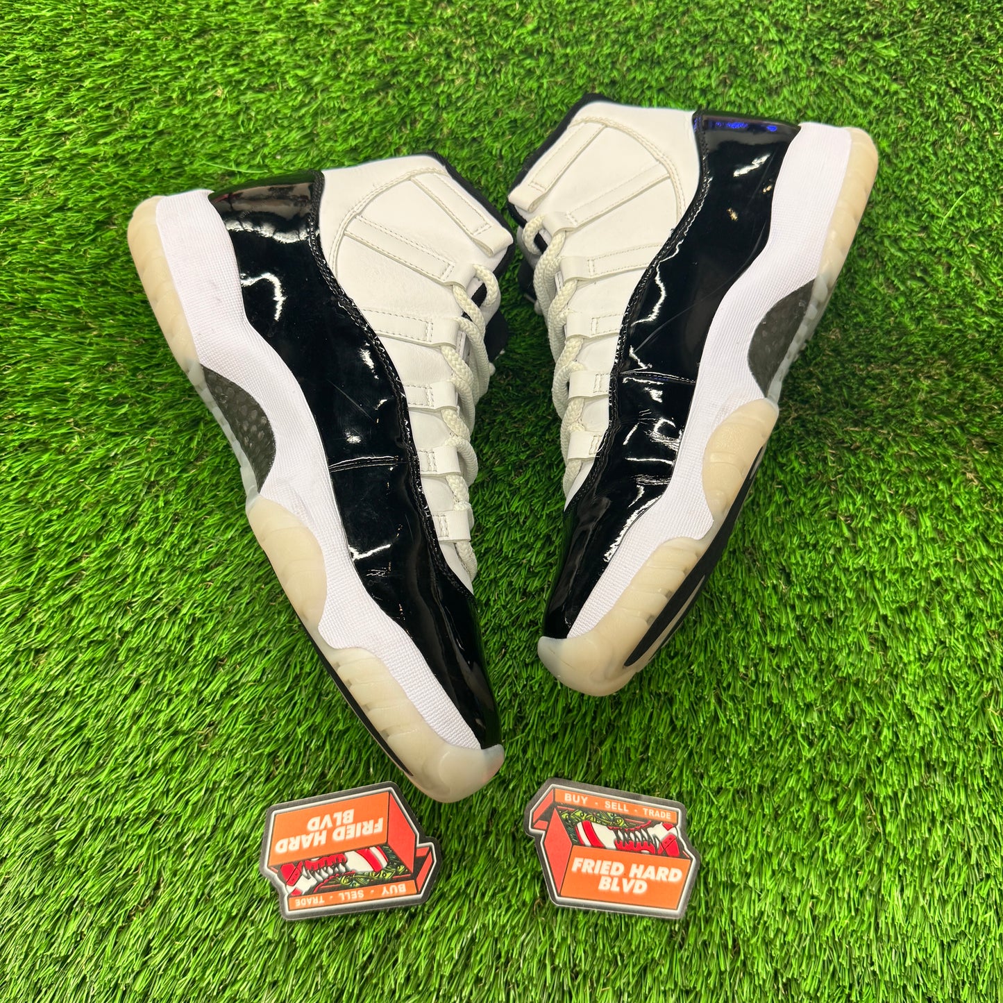 Jordan 11 Retro DMP Gratitude (2023) 9.5M/11W