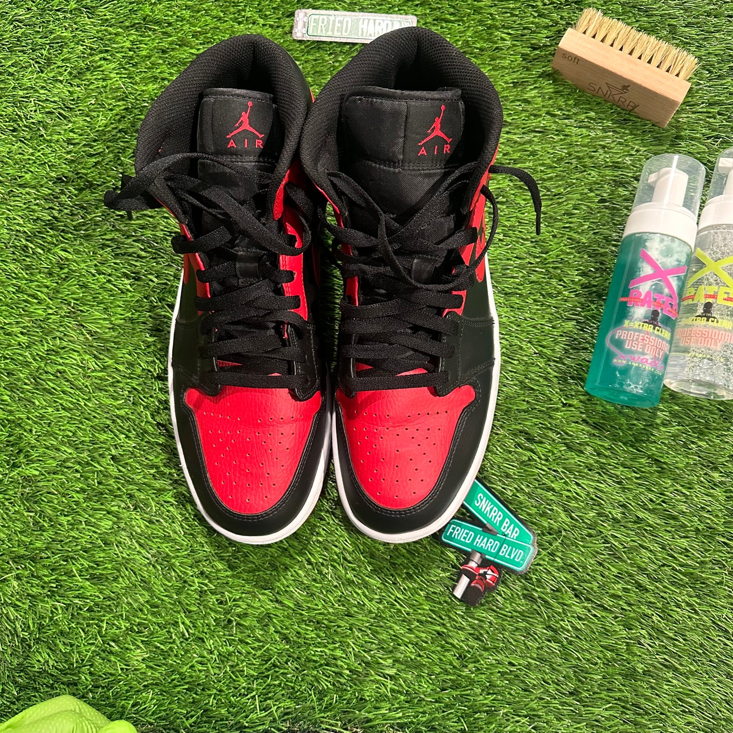 Jordan 1 Mid Banned (2020)