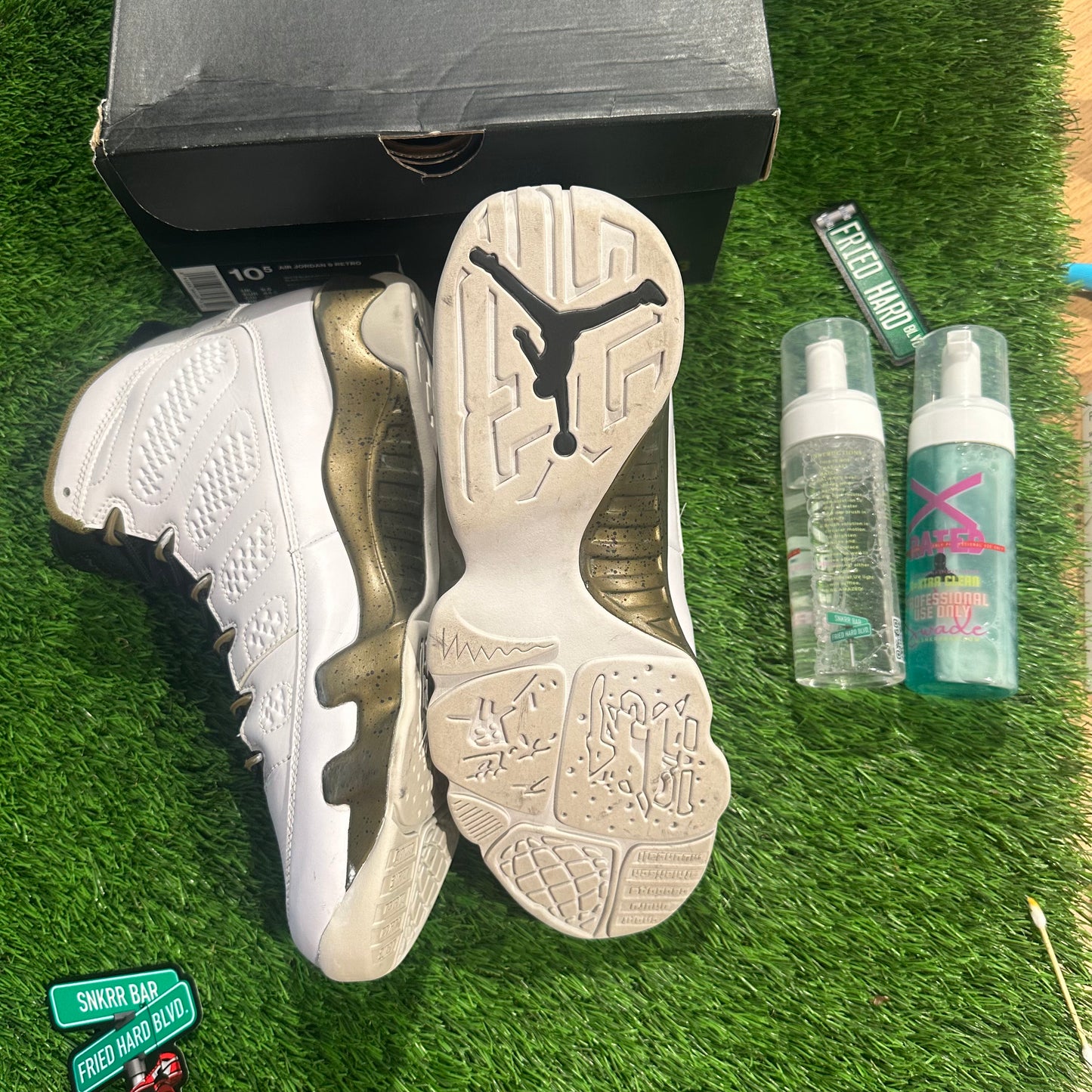 Jordan 9 Retro Statue