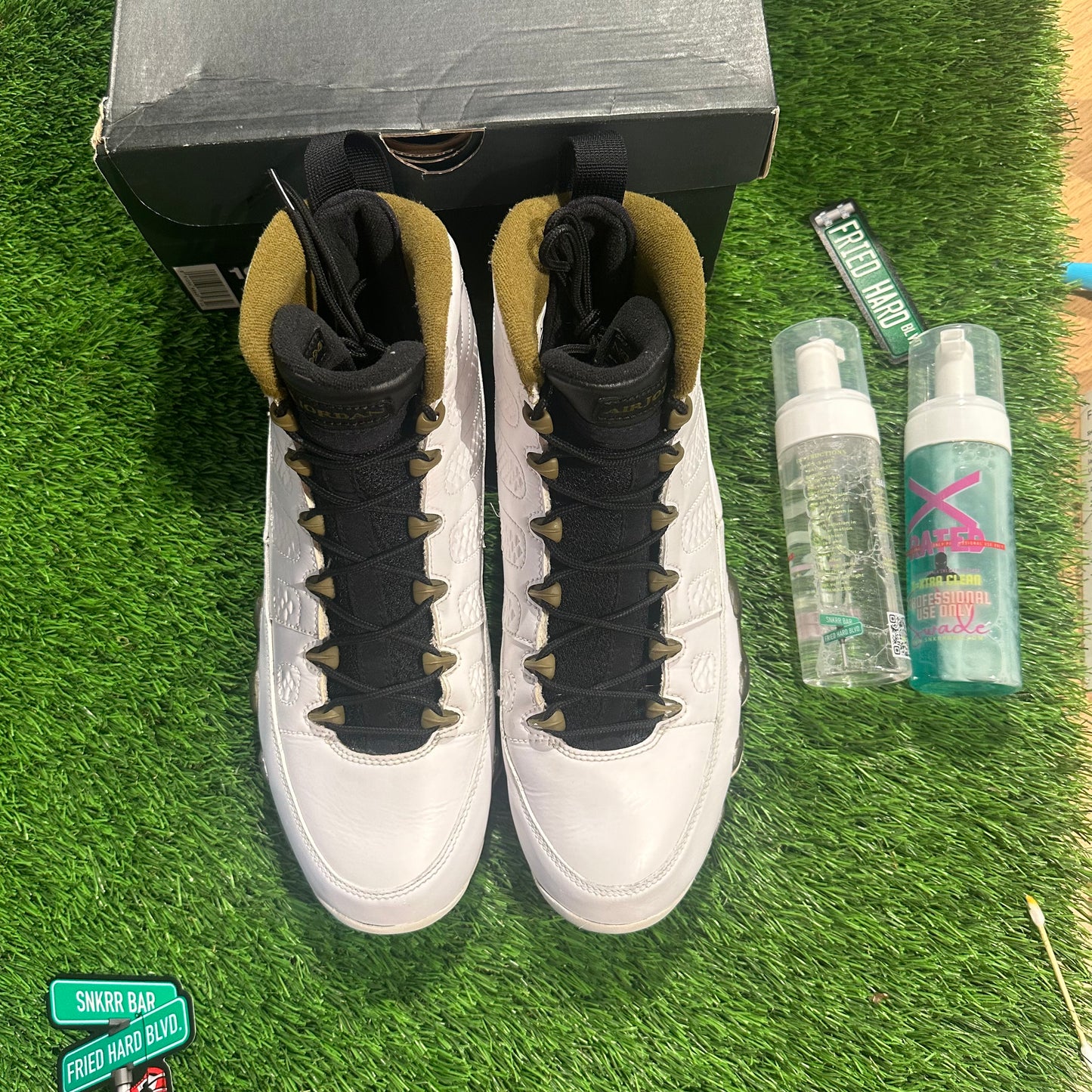 Jordan 9 Retro Statue