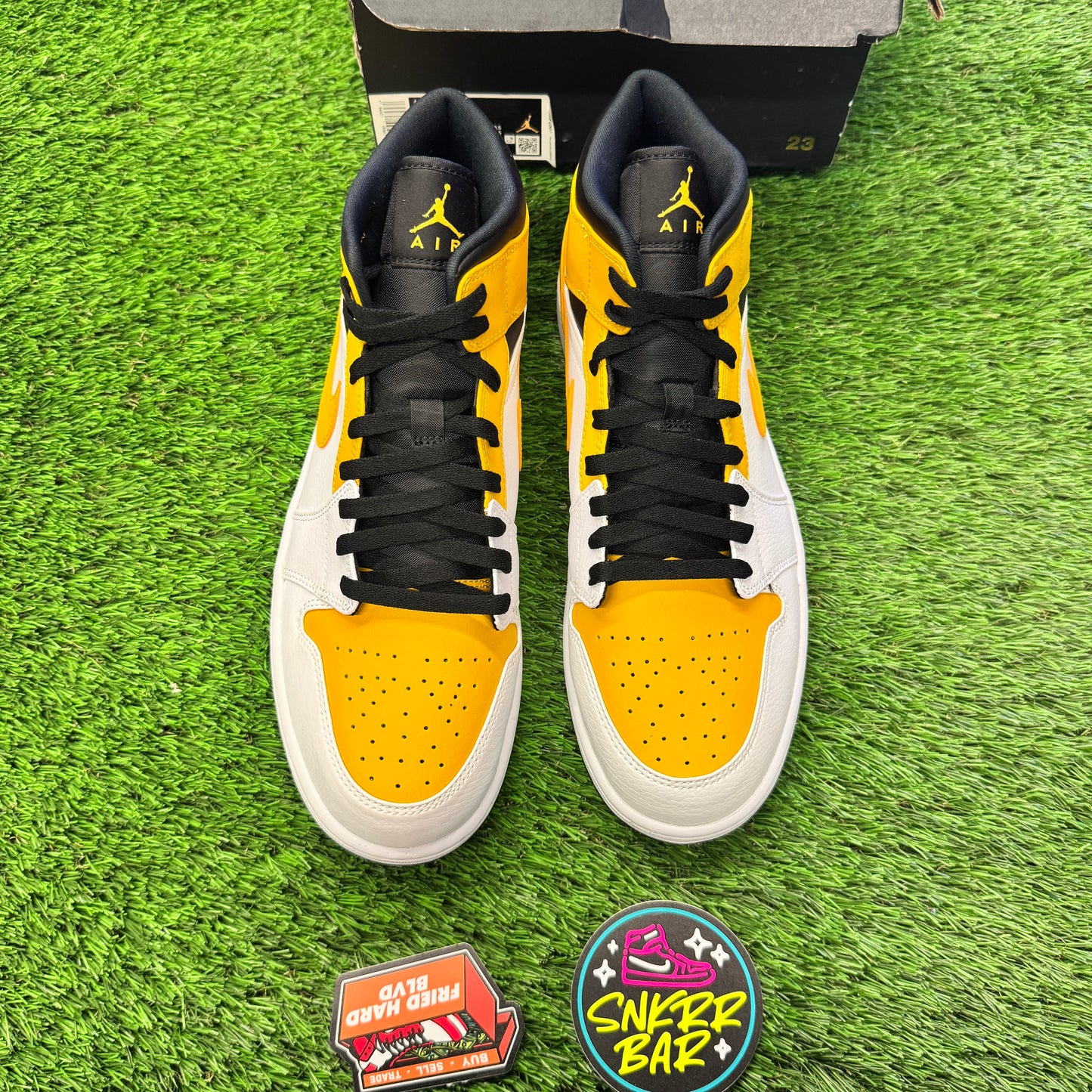 Jordan 1 Mid University Gold 11.5M/13W