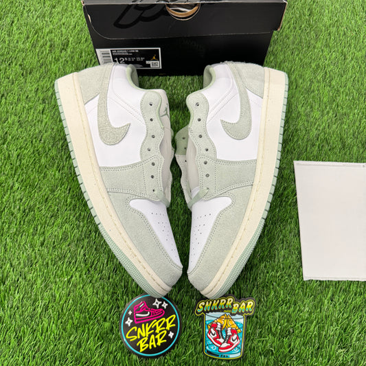 Jordan 1 Low SE Seafoam SIZE 12.5M/14W