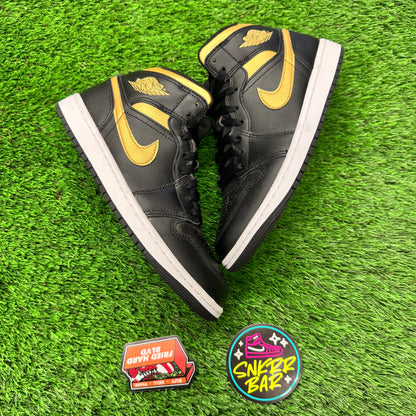 Jordan 1 Mid Black Metallic Gold 8M/9.5W