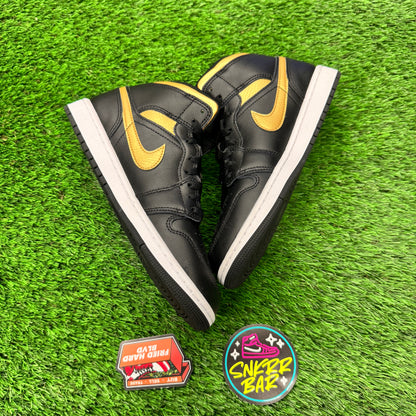 Jordan 1 Mid Black Metallic Gold 8M/9.5W