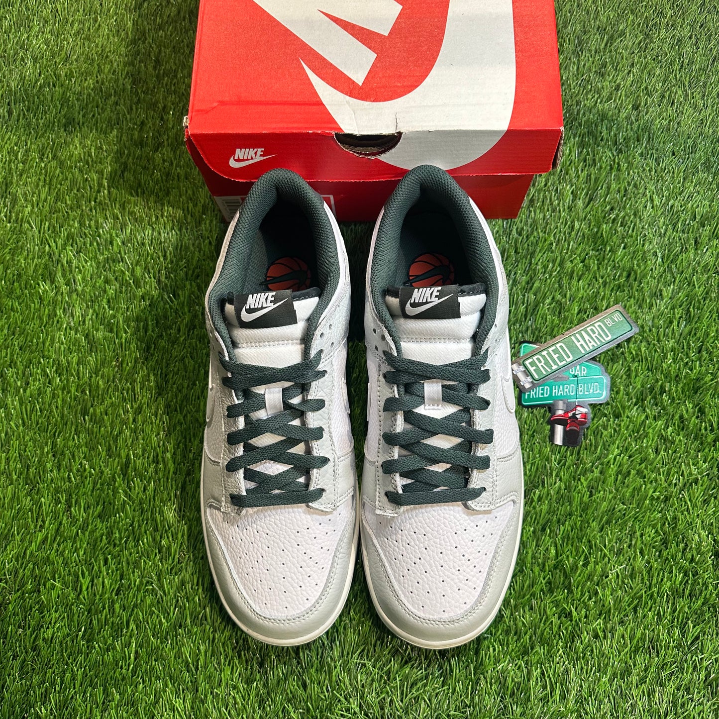 Nike Dunk Low Retro SE Photon Dust Vintage Green