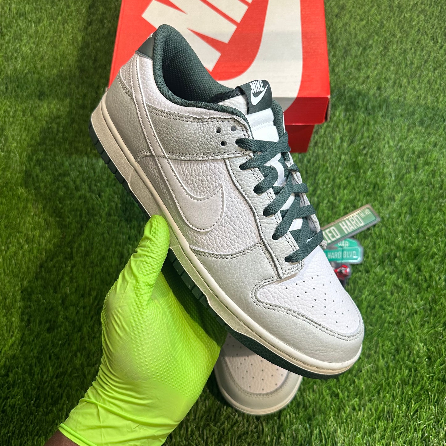Nike Dunk Low Retro SE Photon Dust Vintage Green