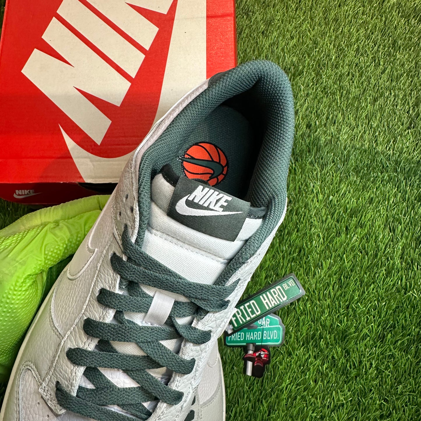 Nike Dunk Low Retro SE Photon Dust Vintage Green