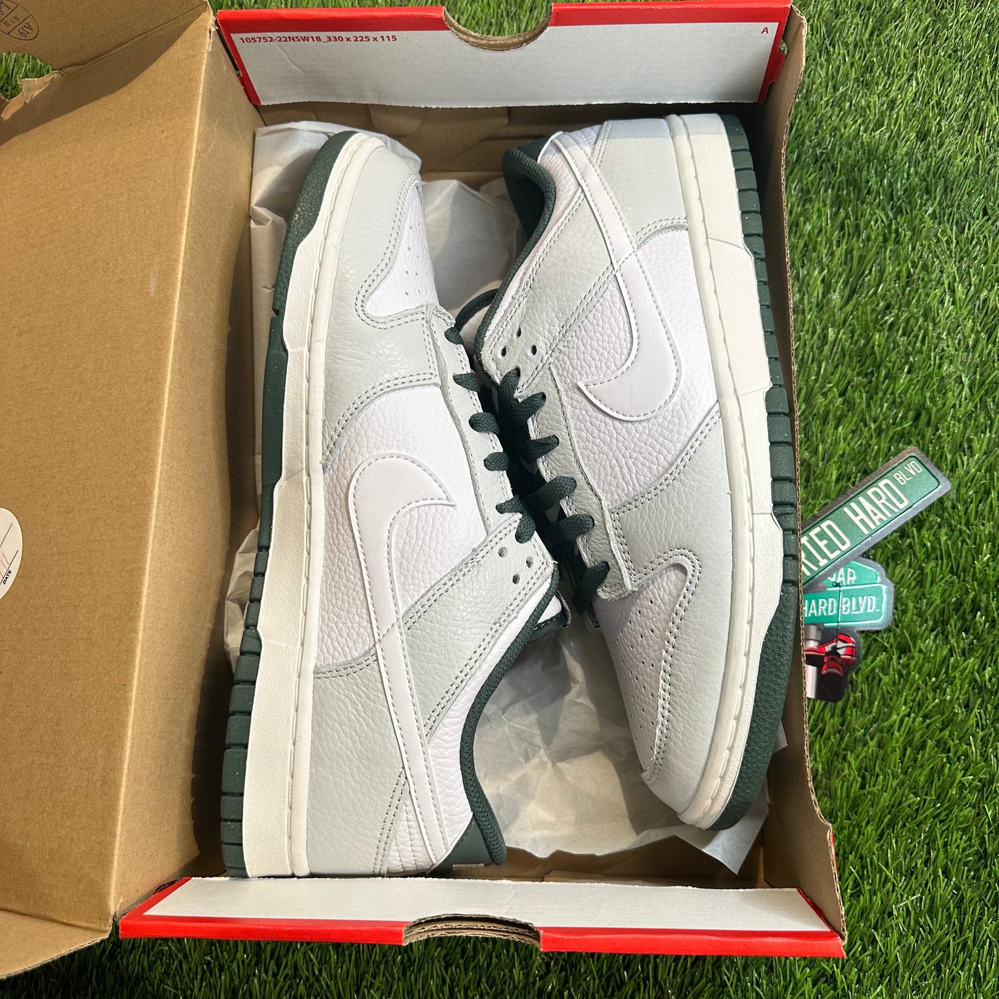 Nike Dunk Low Retro SE Photon Dust Vintage Green
