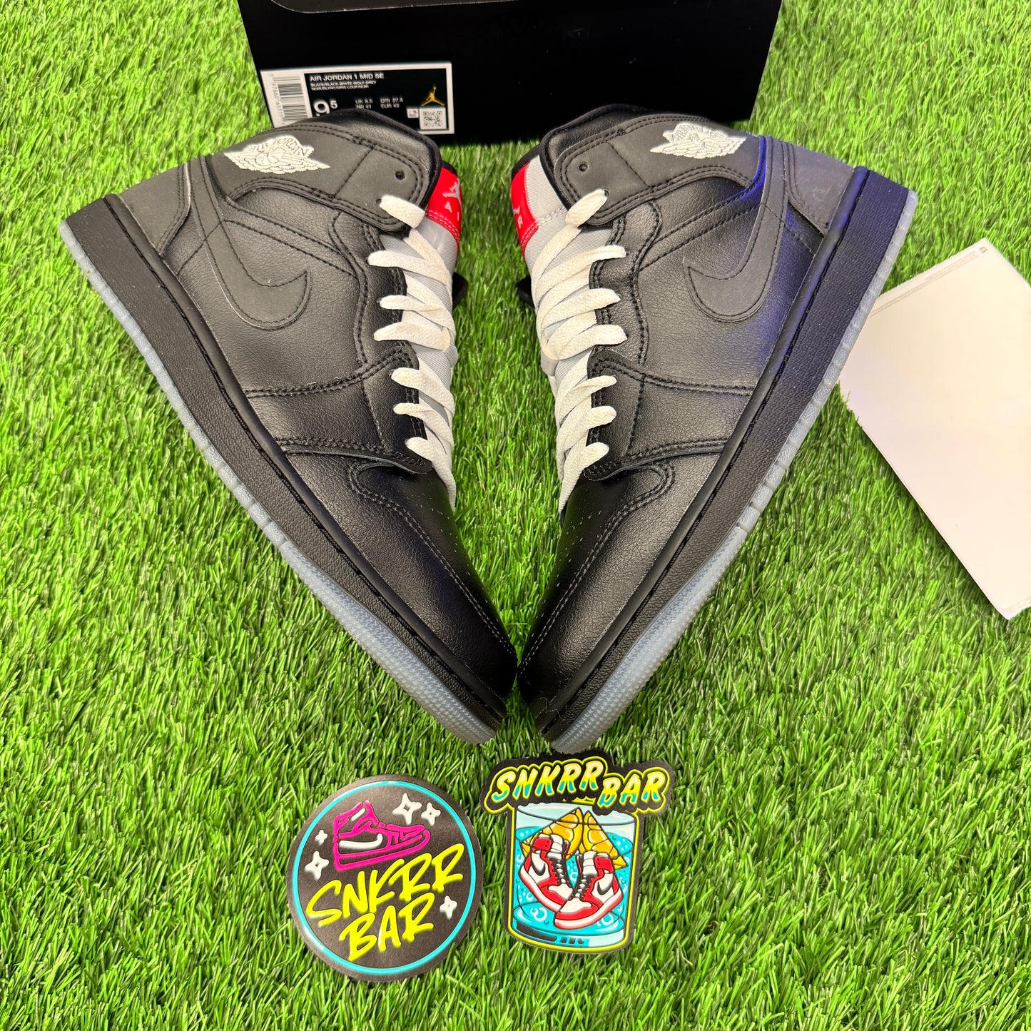 Jordan 1 Mid SE Black Metallic Reimagined SIZE 9.5M/11W