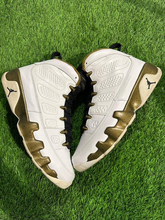 Jordan 9 Retro Statue