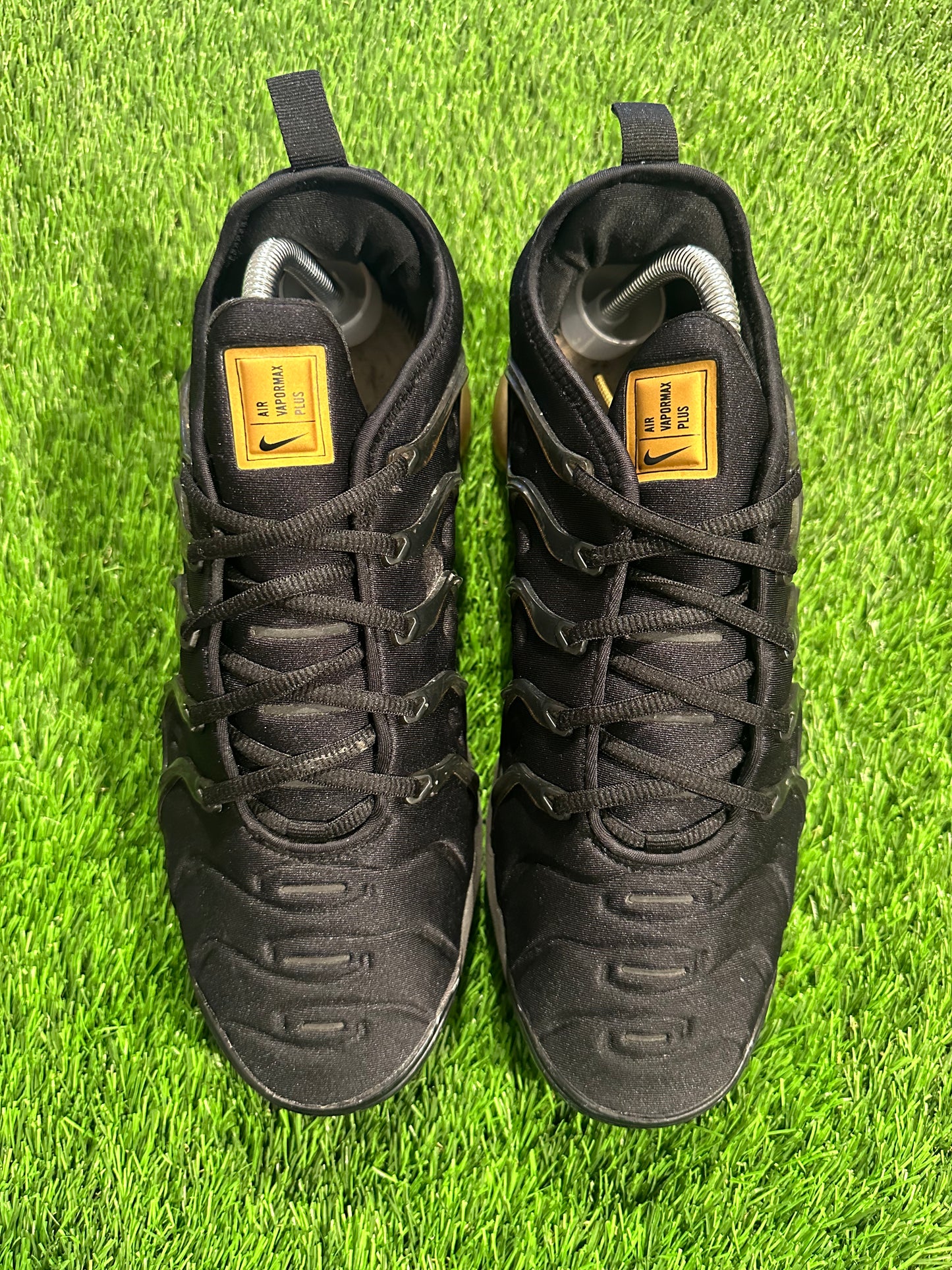 Nike Air VaporMax Plus Black Metallic Gold 8.5M/10W