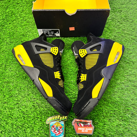 Jordan 4 Retro Thunder (2023) SIZE 12.5M/14W