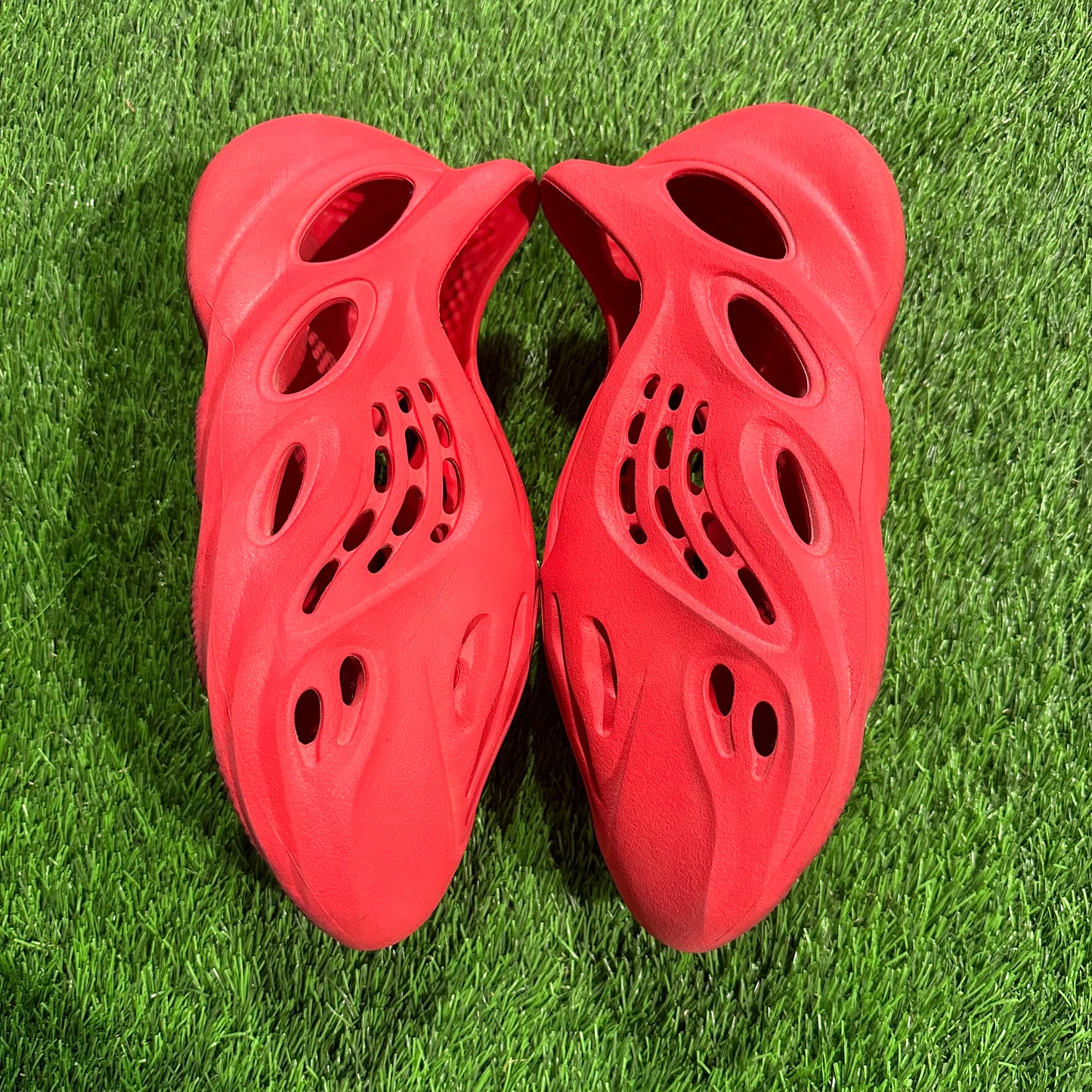 adidas Yeezy Foam RNNR Vermillion 8M/9.5W