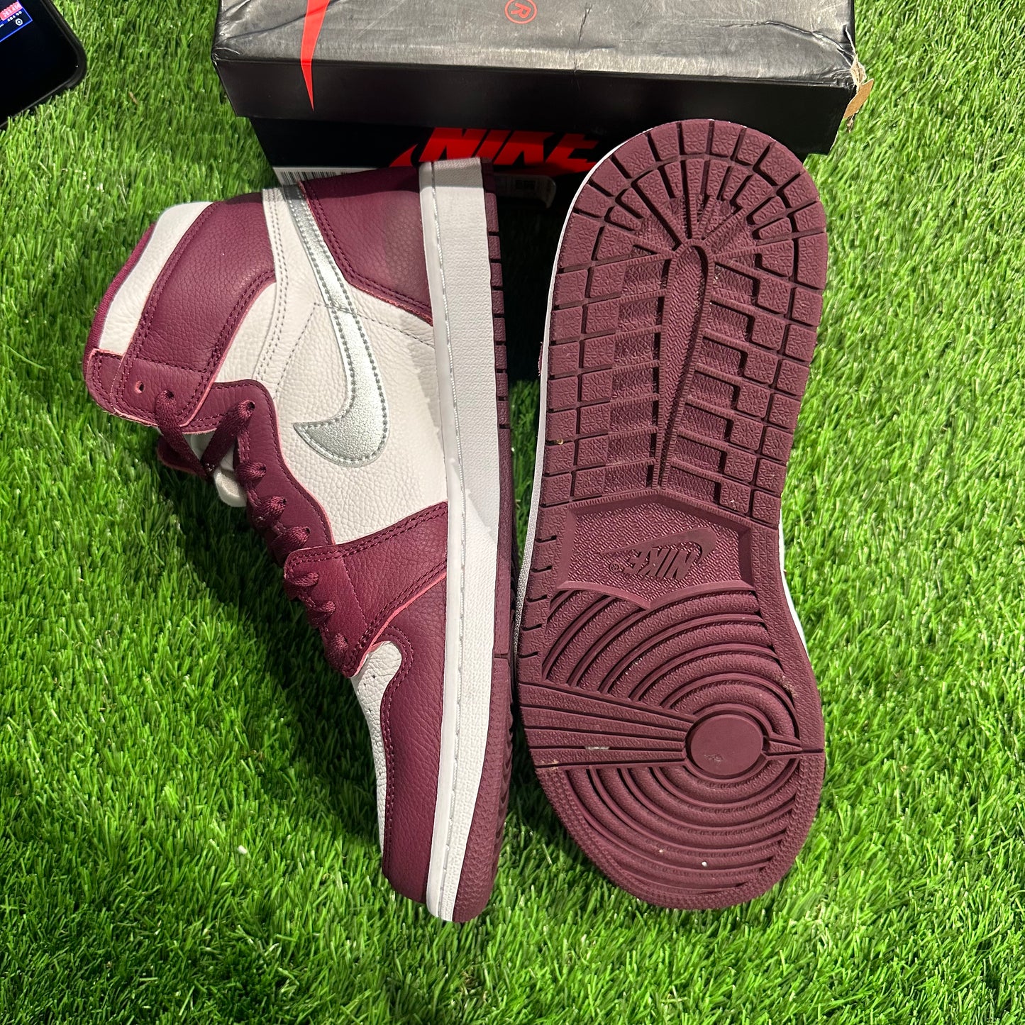 Jordan 1 Retro High OG Bordeaux