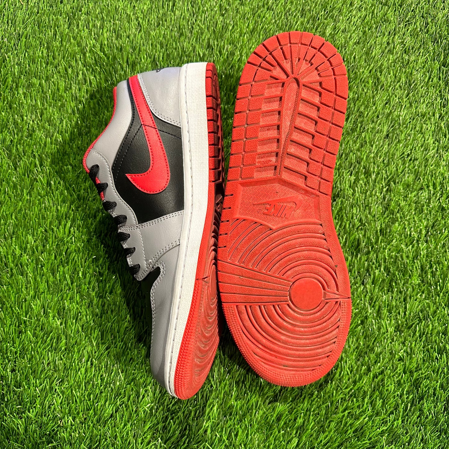 Jordan 1 Low Black Light Smoke Grey Gym Red